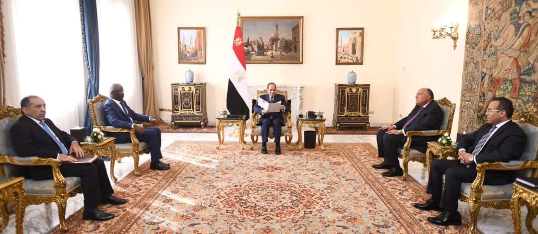 مصر .. الرئيس السيسي يتسلم رسالة خطية من نظيره الموريتاني حول تعزيز العلاقات الثنائية 1 FB IMG 1684241202789 مصر .. الرئيس السيسي يتسلم رسالة خطية من نظيره الموريتاني حول تعزيز العلاقات الثنائية