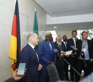IMG 20230504 WA0045 المستشار الألماني يبحث مع رئيس مفوضية الاتحاد الأفريقي كيفية تعزيز السلام والاستقرار في أفريقيا