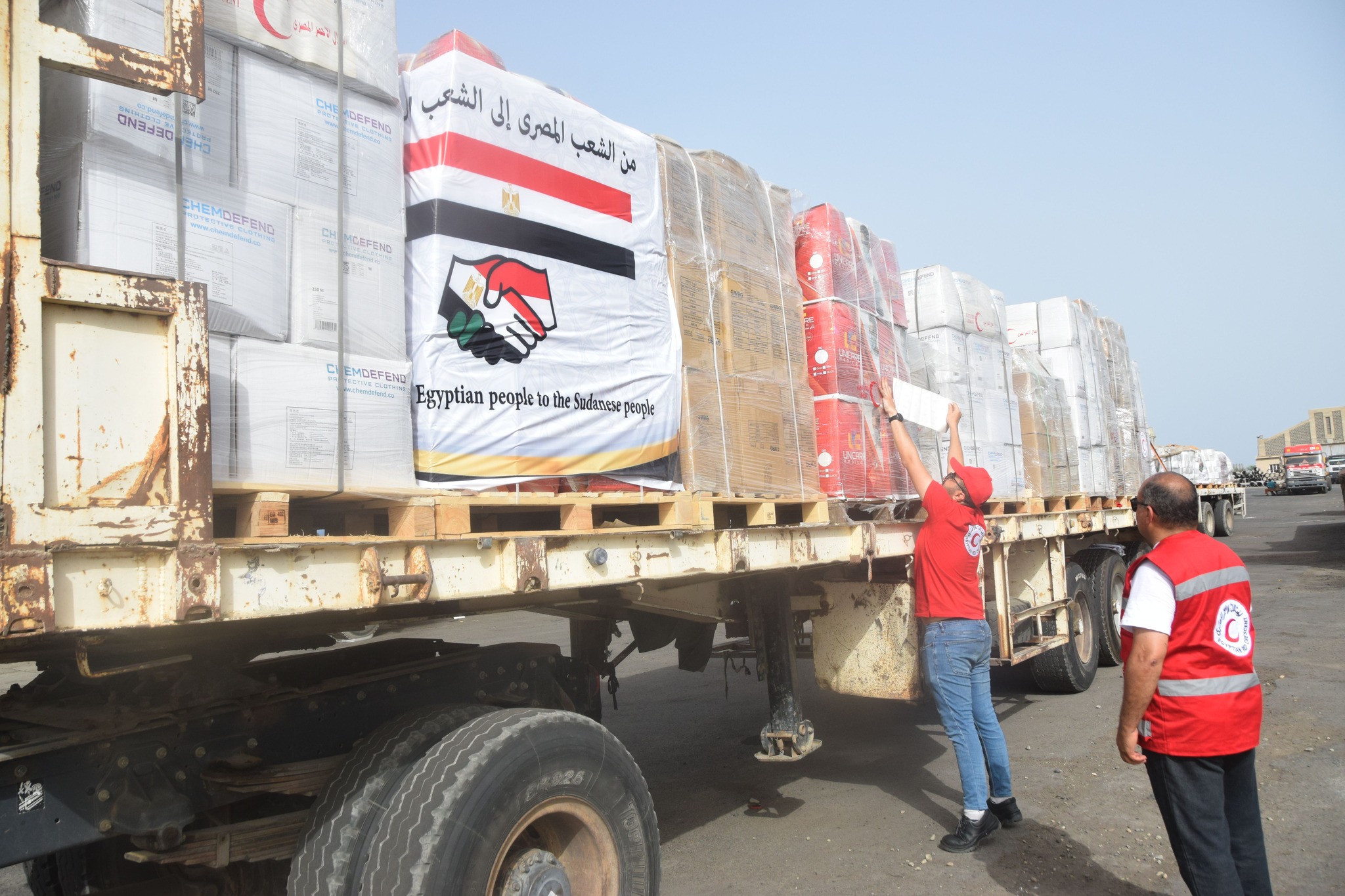 354233455 565767805727844 3354935946533973839 n مصر تقدم مئات الأطنان من المساعدات الإغاثية إلى السودان بحرا