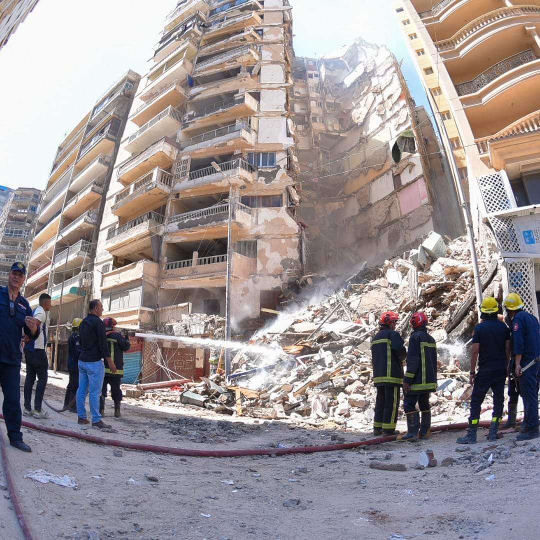 مصر .. انهيار عقار في الإسكندرية والبحث جارٍ أسفل الأنقاض 1 FB IMG 1687773706777 مصر .. انهيار عقار في الإسكندرية والبحث جارٍ أسفل الأنقاض