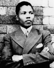 230px Young Mandela الأمم المتحدة تحتفل غدا  باليوم الدولي لرمز النضال الأفريقي نيلسون مانديلا 