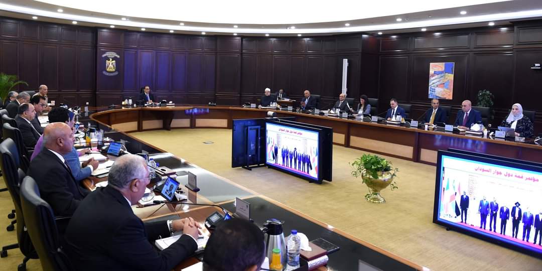 مصر .. أول تعليق من الحكومة علي تخفيف أحمال الكهرباء .. رئيس الوزراء : بسبب الموجة الحارة الشديدة وزيادة الاستهلاك أدى لانخفاض ضغوط الغاز في الشبكات 1 FB IMG 1689780001682 مصر .. أول تعليق من الحكومة علي تخفيف أحمال الكهرباء .. رئيس الوزراء : بسبب الموجة الحارة الشديدة وزيادة الاستهلاك أدى لانخفاض ضغوط الغاز في الشبكات