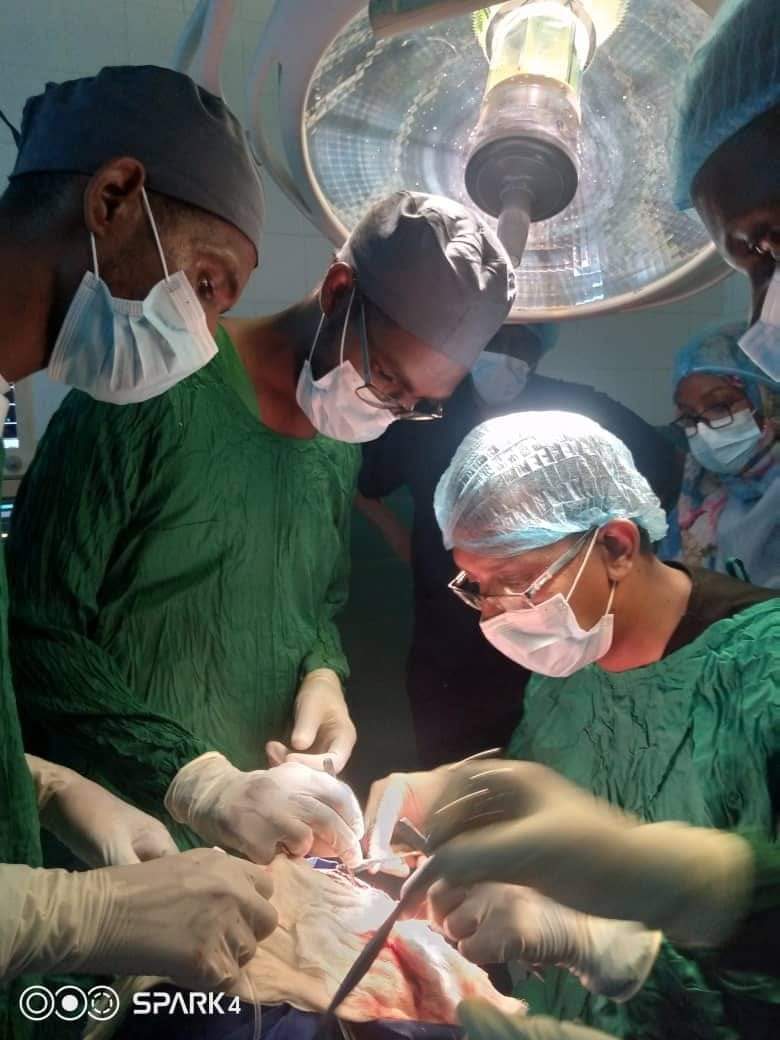 FB IMG 1690123232007 السودان .. رغم أجواء الحرب نجاح أول عملية استئصال ورم من المخ بمستشفى كوستي التعليمي