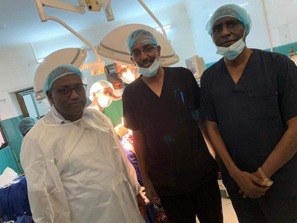 FB IMG 1690123235138 السودان .. رغم أجواء الحرب نجاح أول عملية استئصال ورم من المخ بمستشفى كوستي التعليمي