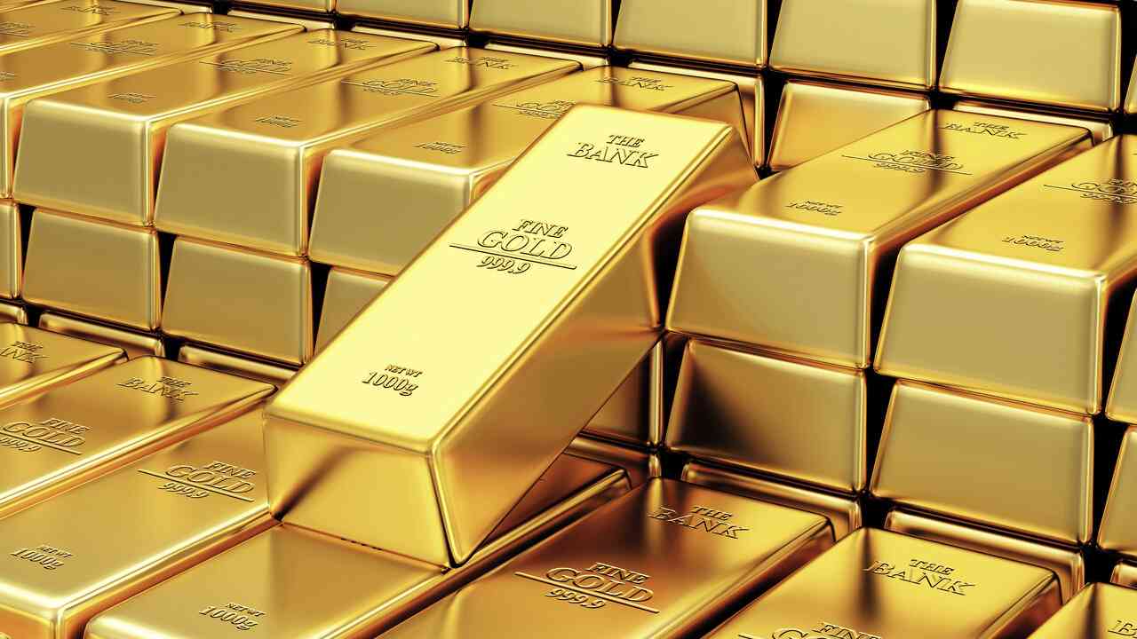 الذهب يحافظ على مكاسبه والأوقية قرب 2000 دولار
