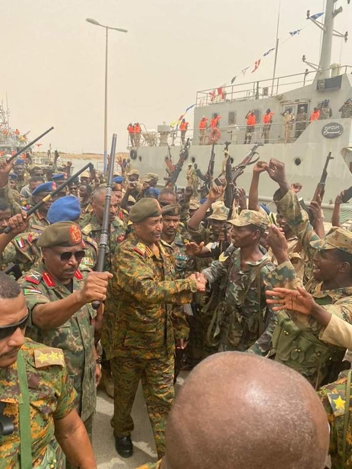 FB IMG 1693212877614 السودان .. الصور الأولي لوصول « البرهان » قاعدة فلامنجو البحرية