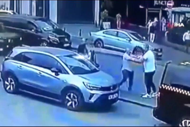 في حادث مأساوي .. وفاة مواطن مغربي بإسطنبول بعد شجار مع سائق تركي 1 شجار بين مغربي وسائق تركي في حادث مأساوي .. وفاة مواطن مغربي بإسطنبول بعد شجار مع سائق تركي