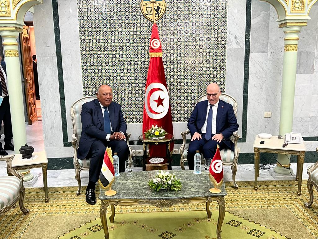 ووزير خارجية تونس  مصر تؤكد دعمها لإجراءات الرئيس التونسي لبناء مستقبل أفضل لبلاده