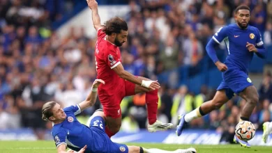 يقود ليفربول أمام تشيلسي تشيلسي و ليفربول لا غالب ولا مغلوب