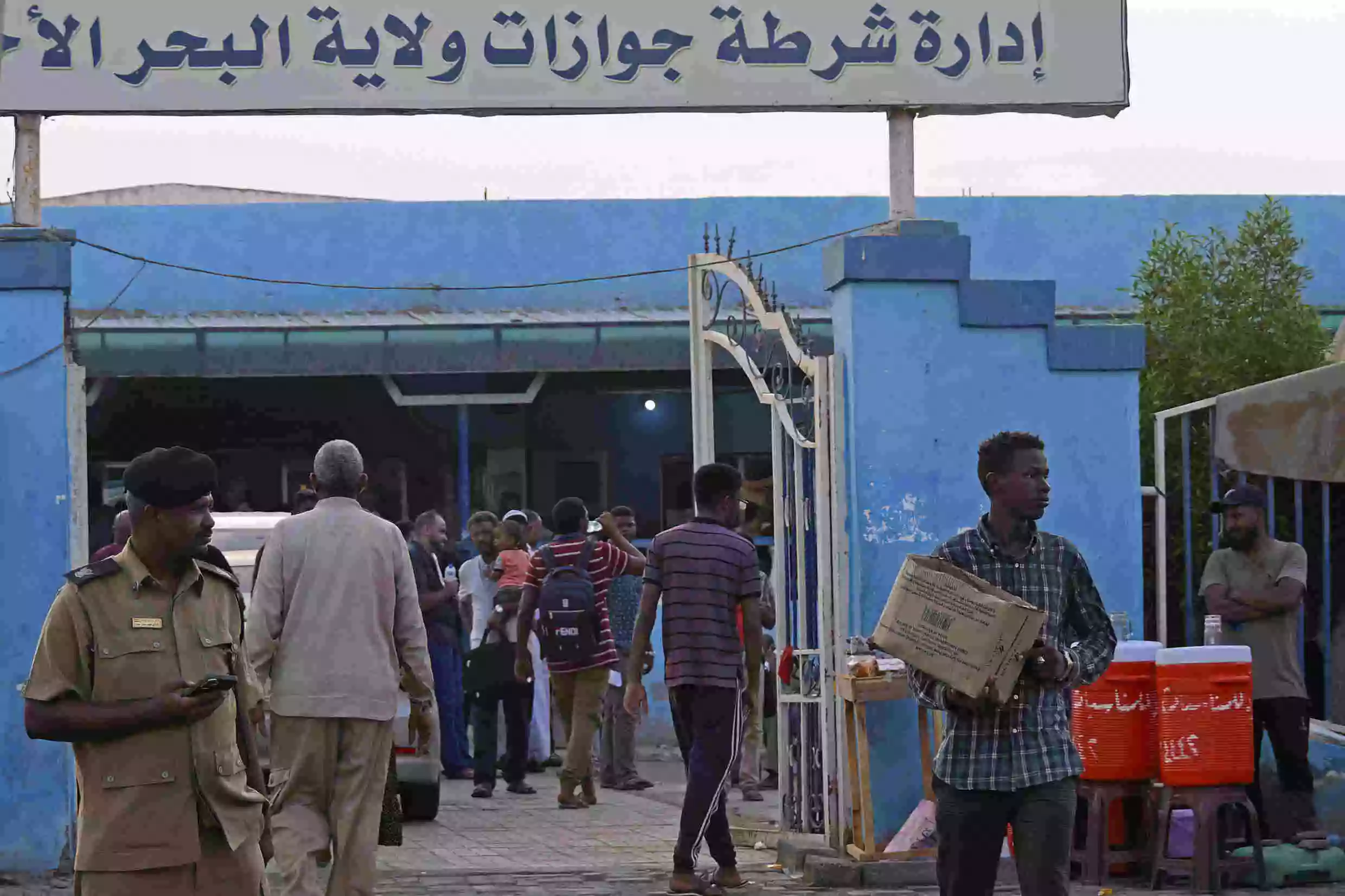السودان .. الانتظار الطويل في بورتسودان للحصول على جواز سفر هربا من الحرب 1 9d9c4a13bca4c486b445db07ea4874b146d9929f السودان .. الانتظار الطويل في بورتسودان للحصول على جواز سفر هربا من الحرب