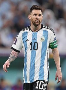 Lionel Messi Argentina 2022 FIFA World Cup cropped إفريقيا..صلاح وأوسيمين وبونو وأونانا ينافسون هالاند وميسي ومبابي علي الـ (بالون دور) 2023