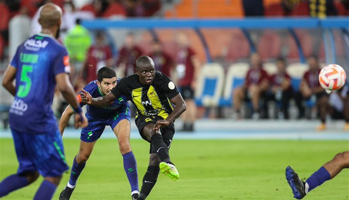 اتحاد جدة يستعيد صدارة دوري " روشن " بالفوز على الفتح بثنائية لهدف 1 اتحاد جدة اتحاد جدة يستعيد صدارة دوري " روشن " بالفوز على الفتح بثنائية لهدف