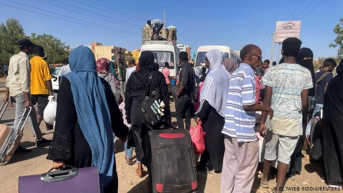 السودانيين في مصر تقرير دولي يشيد باحتضان مصر للسودانيين .. وتوقعات بفرار 1.8 مليون لدول الجوار