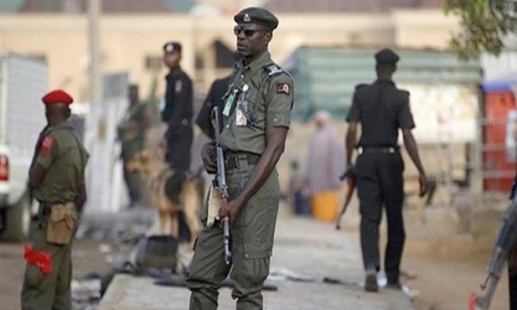 مسلح في نيجيريا نيجيريا .. هجوم على حافلة حكومية واختطاف عشرة ركاب