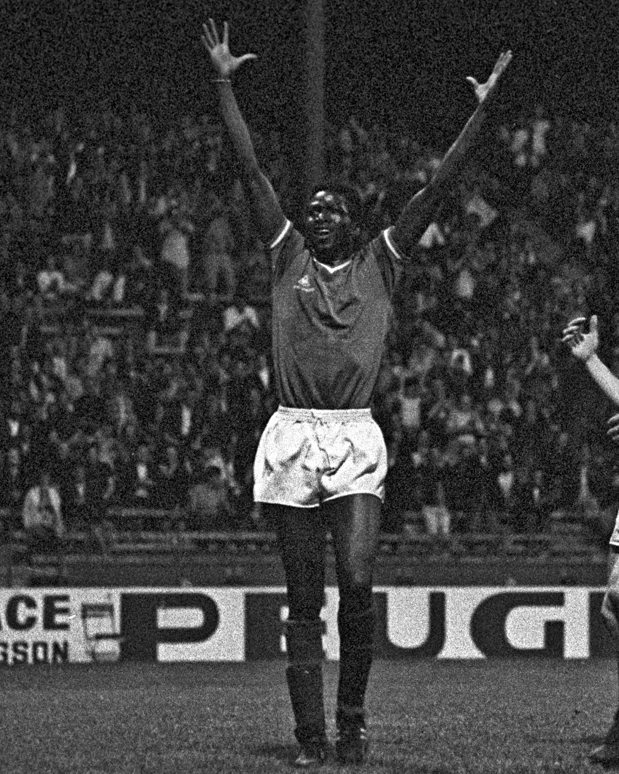 ١٧٤٥٤٠ وفاة أسطورة كرة القدم المالية والأفريقية ساليف كيتا