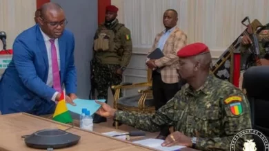 غينيا: منع الوزراء والمديرين الماليين من مغادرة الأراضي الغينية 4 91487 retrait 1 غينيا: منع الوزراء والمديرين الماليين من مغادرة الأراضي الغينية