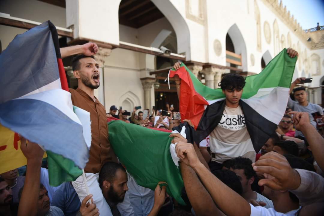 F84PKPJXsAAFMtP مصر .. مسيرات ضخمة في ساحة الجامع الأزهر ومساجد القاهرة تضامنا مع الشعب الفلسطيني