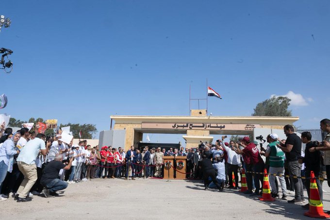 صحفي لأمين عام الأمم المتحدة أمام معبر رفح مصر .. أمين الأمم المتحدة يؤكد ضرورة إدخال المساعدات الإنسانية من معبر رفح إلى قطاع غزة