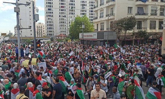 في الجزائر الجزائر .. مسيرات شعبية حاشدة في العاصمة وعدد من المدن تضامنا مع الشعب الفلسطيني