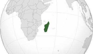 Madagascar centered orthographic projection.svg مدغشقر: رئيس النواب يدعو إلى تعليق الانتخابات الرئاسية في 16 نوفمبر