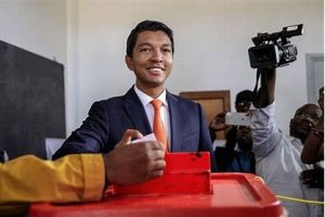download 3 مدغشقر.. أقل من 60% نسبة المشاركة في الانتخابات الرئاسية وراجولينا سيحصل علي 70% حتي الآن