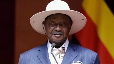 الأوغندي يوري موسيفيني أول رد من الرئيس الأوغندي علي قرار واشنطن حرمان أوغندا من امتيازات " أجوا "