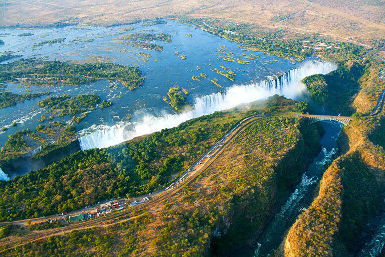 Copy of Victoria Falls 768x512 1 شلالات فيكتوريا تطلق بوابة مخصصة لها كوجهة سياحية