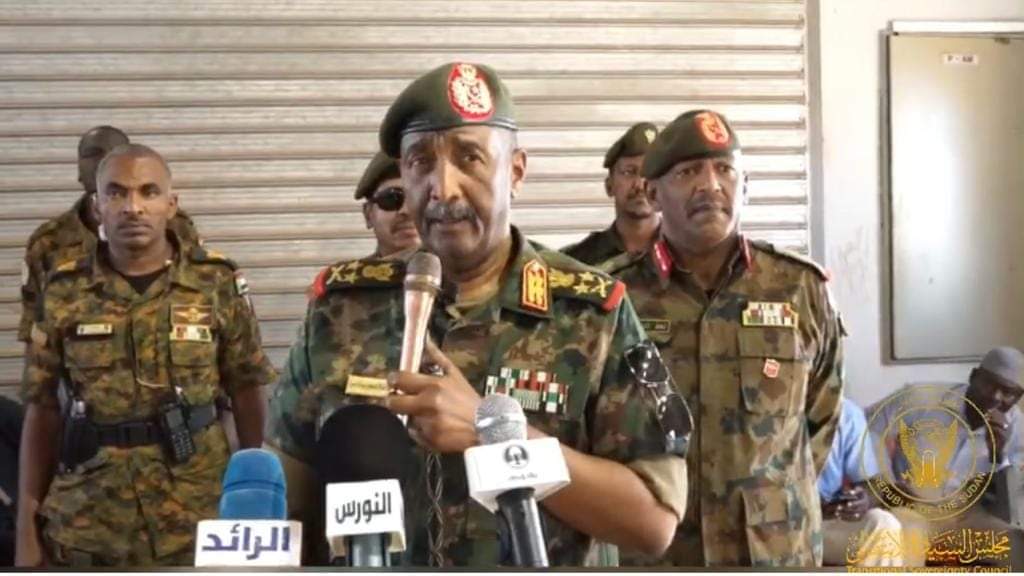 السودان .. رسائل نارية من « البرهان » ل " القوي السياسية المساندة للتمرد " : لا وصول للسلطة على جماجم و أشلاء السودانيين 1 FB IMG 1701612357525 السودان .. رسائل نارية من « البرهان » ل " القوي السياسية المساندة للتمرد " : لا وصول للسلطة على جماجم و أشلاء السودانيين