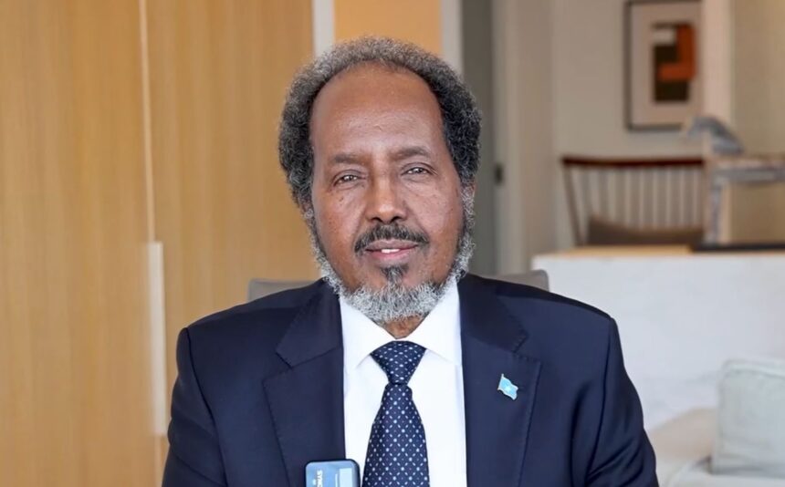 الصومالي حسن شيخ محمود الرئيس الصومالي يعلن إعفاء الصومال من ديونها الخارجية البالغة 4.5 مليار دولار