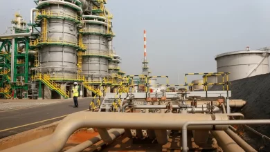 النفط في أنجولا أنجولا تنسحب من " أوبك " لخلافات حول حصص انتاج النفط