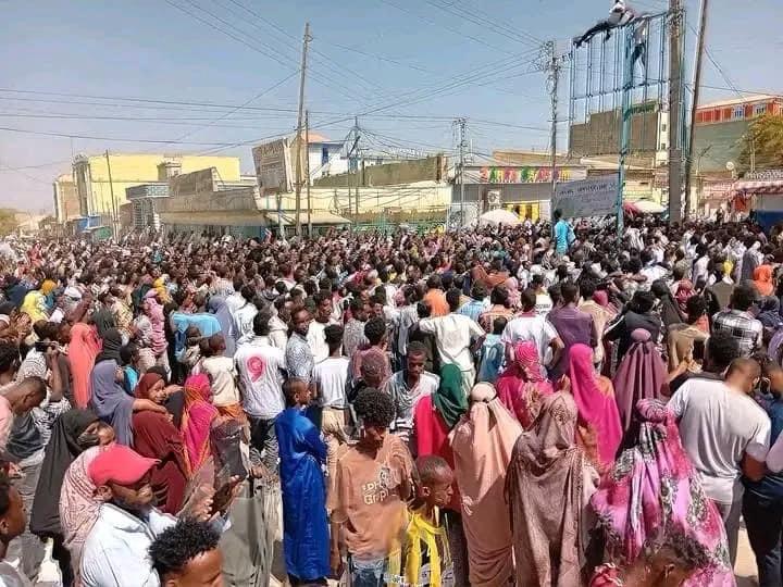800000 الصومال .. تظاهرات حاشدة تنديدًا بالأطماع الإثيوبية