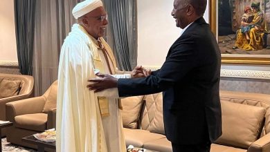 السودان  .. « البرهان » يلتقي في الجزائر الخليفة العام للطريقة التيجانية 4 FB IMG 1706470818627 السودان  .. « البرهان » يلتقي في الجزائر الخليفة العام للطريقة التيجانية