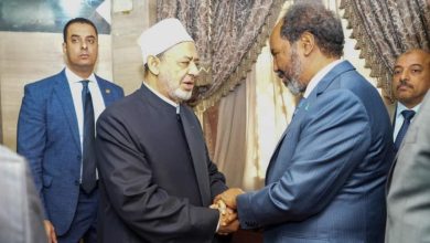 الرئيس الصومالي ل " شيخ الأزهر " : الصومال يخوض حربًا طويلةً ضد الجماعات المتطرفة المدعومة خارجيًّا 4 IMG 20240120 WA0012 860x573 1 الرئيس الصومالي ل " شيخ الأزهر " : الصومال يخوض حربًا طويلةً ضد الجماعات المتطرفة المدعومة خارجيًّا