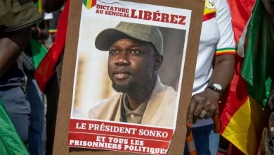 لأنصار زعيم المعارضة السنغالية عثمان سونكو السنغال .. تضاؤل فرص زعيم المعارضة في اللحاق بالسباق الرئاسي