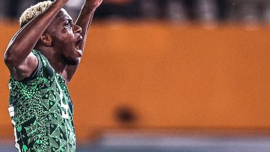 أمم أفريقيا .. نيجيريا تروض " أسود الكاميرون" بهدفين نظيفين وتصعد لملاقاة أنجولا 6 نجم منتخب نيجيريا فيكتور اوسمين أمم أفريقيا .. نيجيريا تروض " أسود الكاميرون" بهدفين نظيفين وتصعد لملاقاة أنجولا