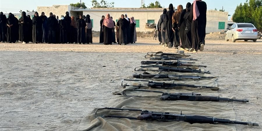 ما بين مؤيد ومعارض .. جدل حول معسكرات تدريب النساء علي حمل السلاح في السودان 1 259 ما بين مؤيد ومعارض .. جدل حول معسكرات تدريب النساء علي حمل السلاح في السودان