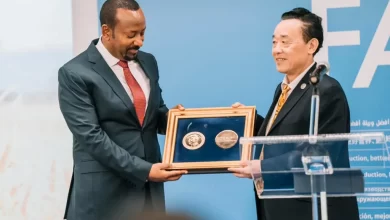 PM Abiy FAO award إثيوبيا .. غضب حقوقي من " الفاو " لمنحها أبي أحمد وسام " أجريكولا المرموق "