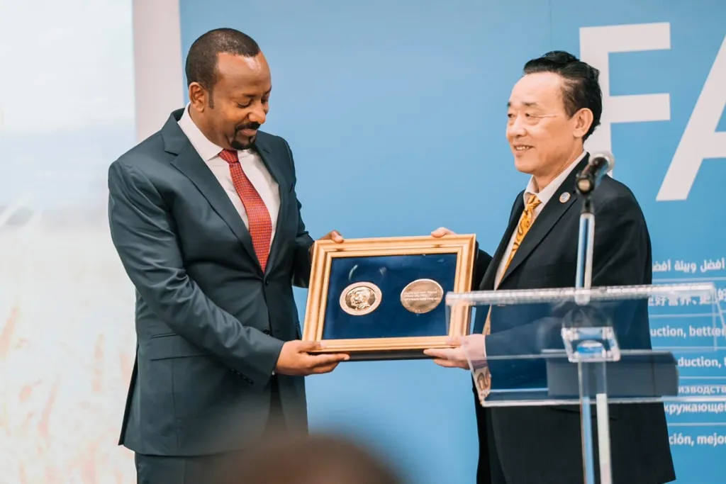 إثيوبيا .. غضب حقوقي من " الفاو " لمنحها أبي أحمد وسام " أجريكولا المرموق " 1 PM Abiy FAO award إثيوبيا .. غضب حقوقي من " الفاو " لمنحها أبي أحمد وسام " أجريكولا المرموق "