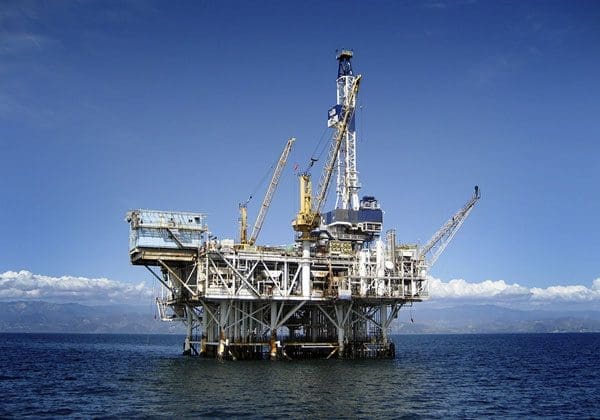 petrole plateforme  كوت ديفوار:"مؤشرات لوجود الهيدروكربونات" في الكتل النفطية البحرية