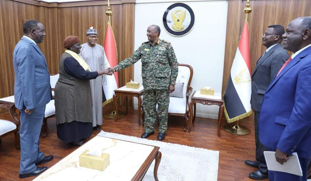 السودان .. « البرهان » لوفد آلية الاتحاد الأفريقي : ما حدث في 25 أكتوبر 2021 ليس انقلابا 1 FB IMG 1709484317799 السودان .. « البرهان » لوفد آلية الاتحاد الأفريقي : ما حدث في 25 أكتوبر 2021 ليس انقلابا