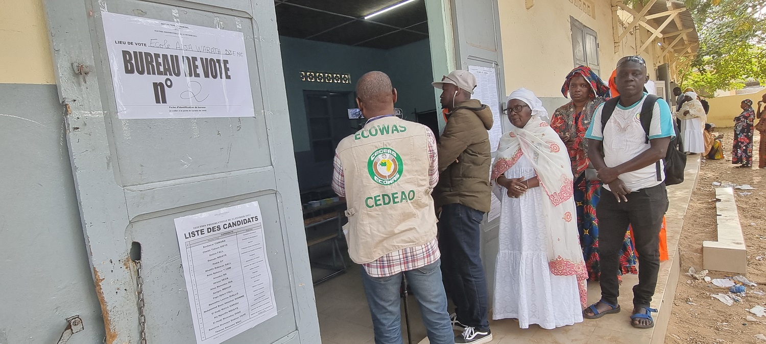 Les senegalais aux urnes ce dimanche 24 mars 2024 pour elire leur President 13 الطريق إلي قصر الرئاسة بدكار .. ماراثون رئاسي ساخن في السنغال