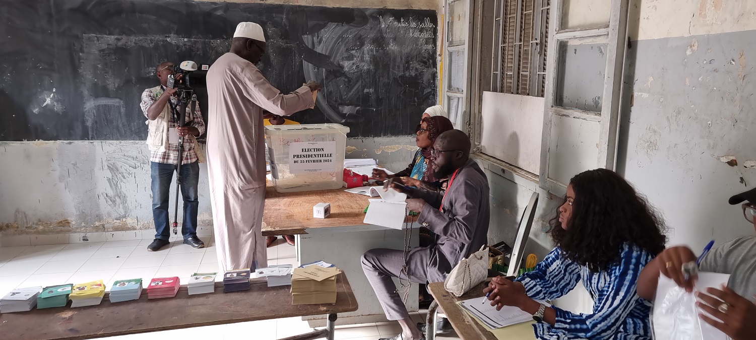 Les senegalais aux urnes ce dimanche 24 mars 2024 pour elire leur President 6 الطريق إلي قصر الرئاسة بدكار .. ماراثون رئاسي ساخن في السنغال