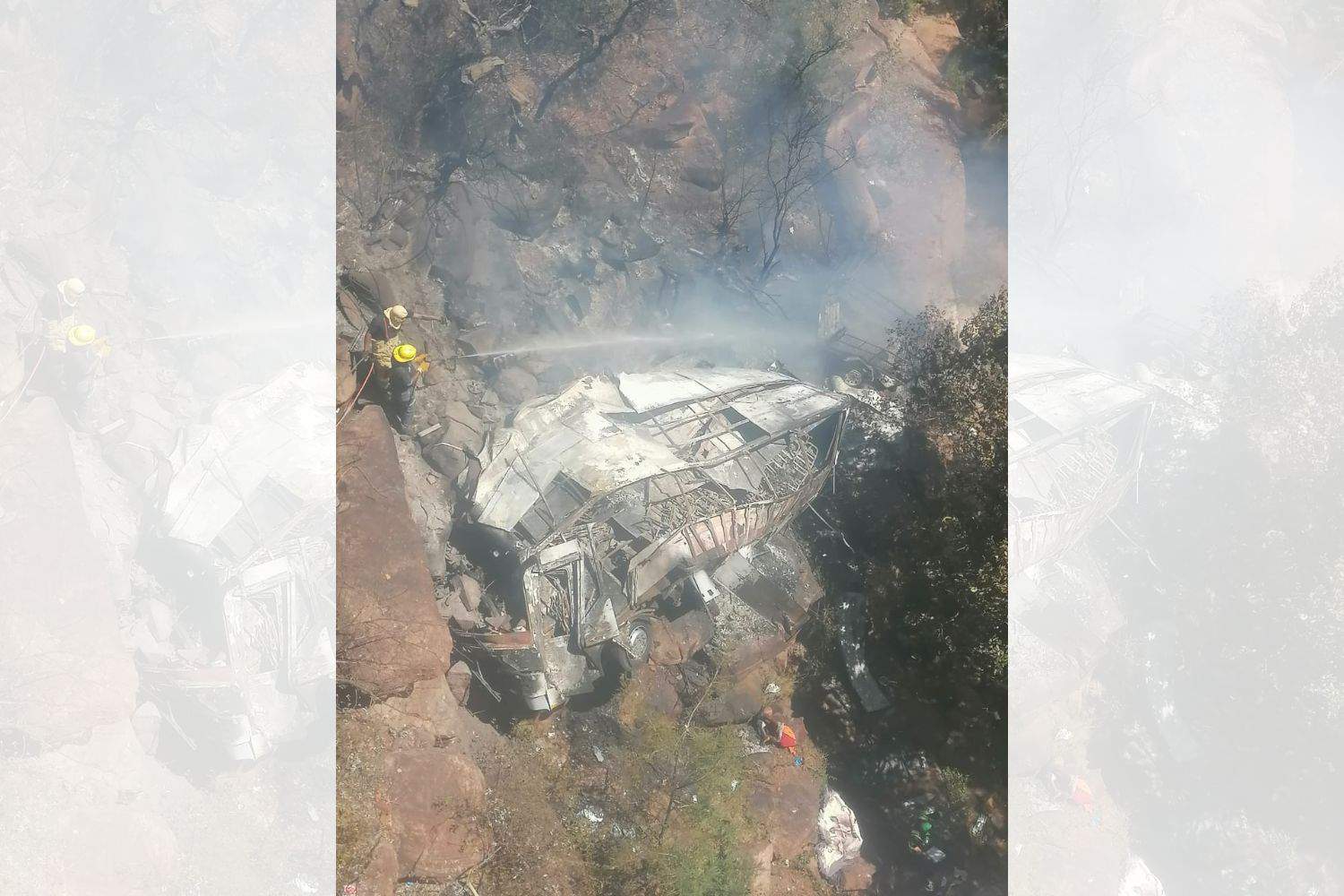 Tragic bus crash claims 45 lives in Limpopo جنوب أفريقيا .. حادث مروري يخلف عشرات القتلي والجرحي 