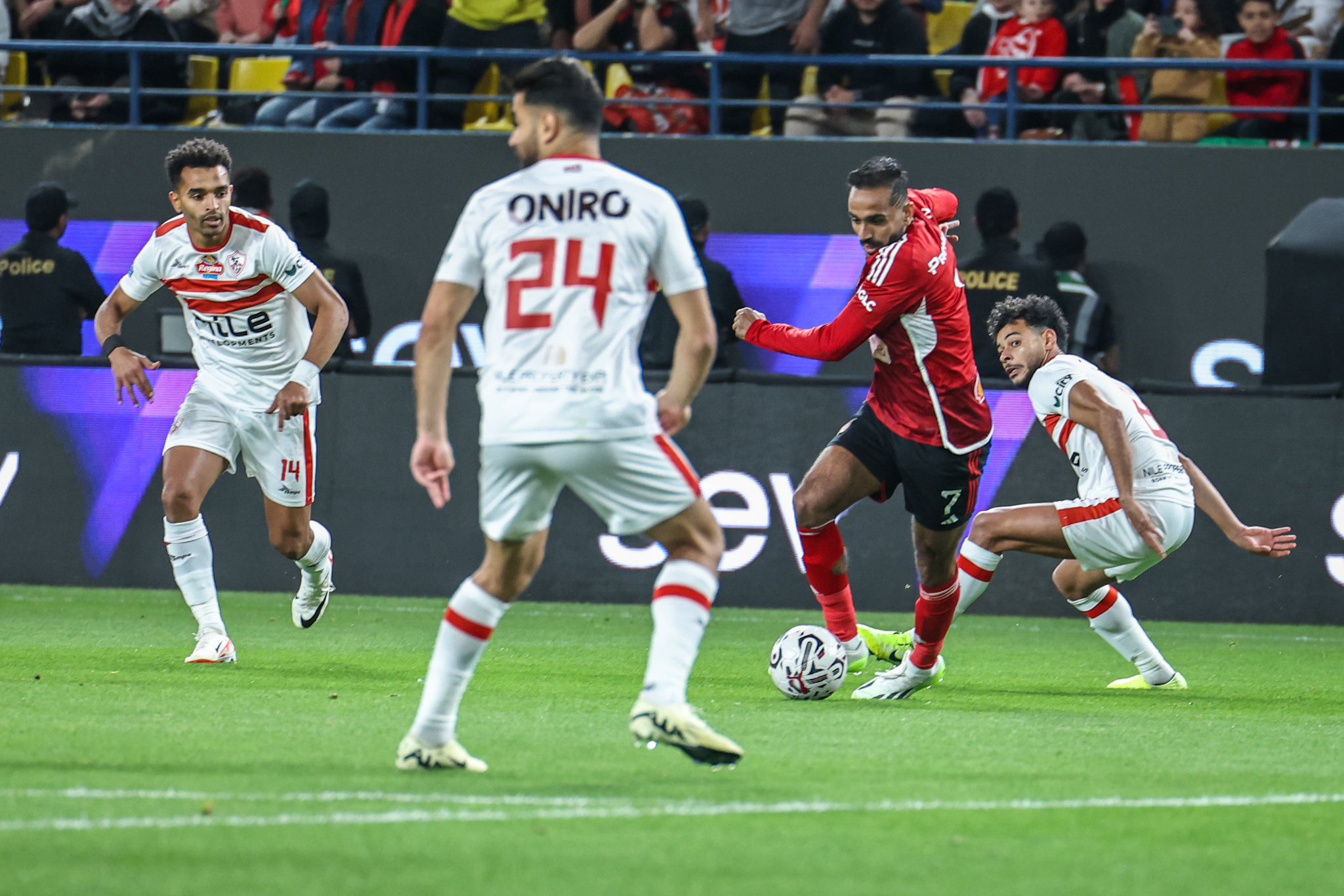 نهاية الشوط الأول .. الأهلي والزمالك لا غالب ولا مغلوب 1 الأهلي والزمالك نهاية الشوط الأول .. الأهلي والزمالك لا غالب ولا مغلوب