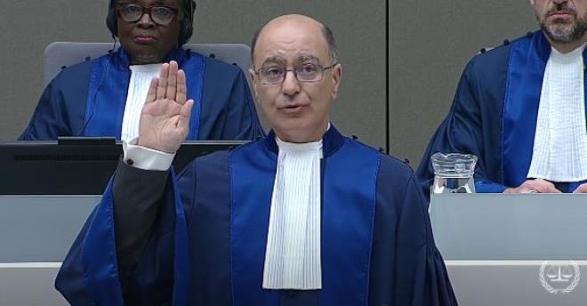 التونسي هيكل بن محفوظ التونسي هيكل بن محفوظ يؤدي اليمين قاضيًا بالمحكمة الجنائية الدولية