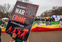 للجالية الإثيوبية أمام البيت الأبيض في العاصمة الأمريكية واشنطن " بلومبرج " : قلق أمريكي بشأن انتهاكات حقوق الإنسان في إثيوبيا قبل زيارة صندوق النقد الدولي
