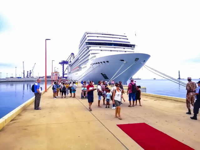 MSC Orchestra docked at Berth 9 while passengers disembark.jpeg ناميبيا: تأشيرة فورية للسياح في بعض الموانىء والمطارات مقابل 80 دولارًا