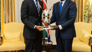 كينيا .. روتو يلتقي في واشنطن باراك أوباما أول رئيس أمريكي من أصول أفريقية كينية 9 GOSYr6PXQAAVUX9 كينيا .. روتو يلتقي في واشنطن باراك أوباما أول رئيس أمريكي من أصول أفريقية كينية