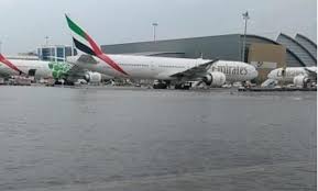 images 1 مطار دبي تعطل الرحلات بعد هطول امطار غزيرة مجددا