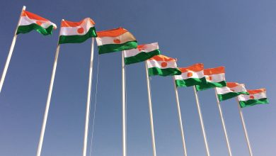 Niger flags النيجر : شركة فرنسية تعلن استئناف العمل في أكبر منجم لليورانيوم في العالم .. هل هي محاولة لقطع الطريق أمام روسيا ؟